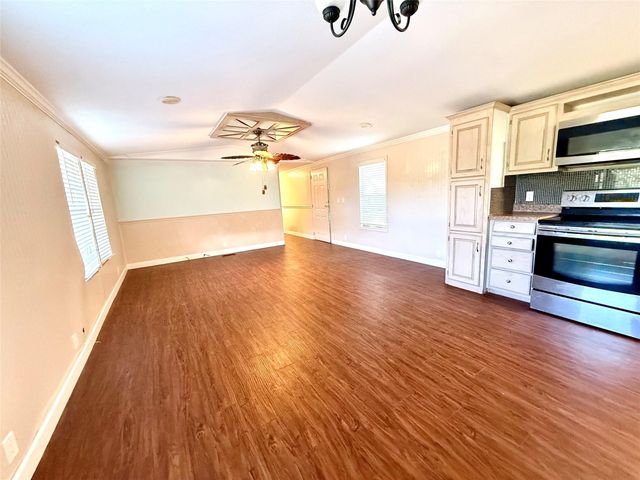 441 Shoreline Drive, Huntsville, TX 77320