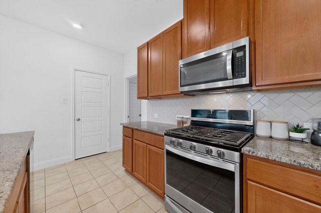 980 Burnett Drive, Aubrey, TX 76227