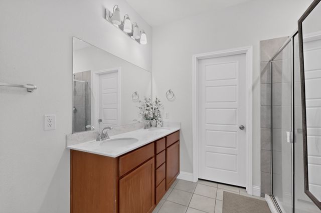 980 Burnett Drive, Aubrey, TX 76227