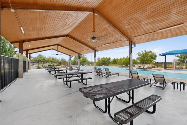 980 Burnett Drive, Aubrey, TX 76227