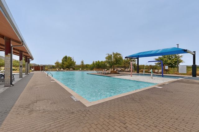 980 Burnett Drive, Aubrey, TX 76227