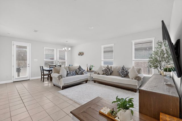 980 Burnett Drive, Aubrey, TX 76227
