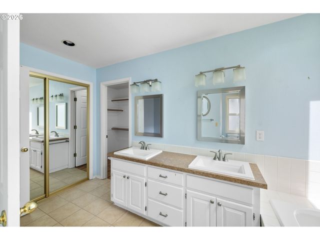 16730 Sw JORDAN Way, Portland, OR 97224