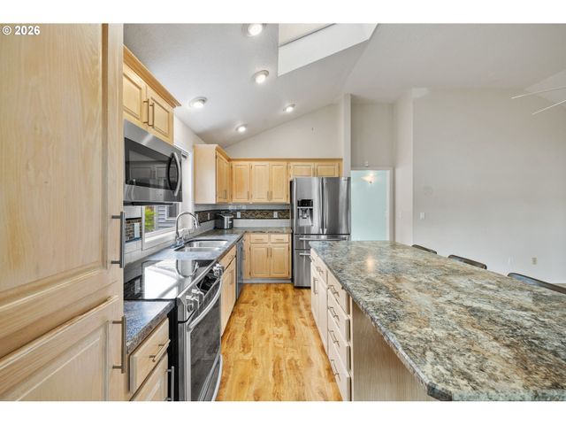 16730 Sw JORDAN Way, Portland, OR 97224