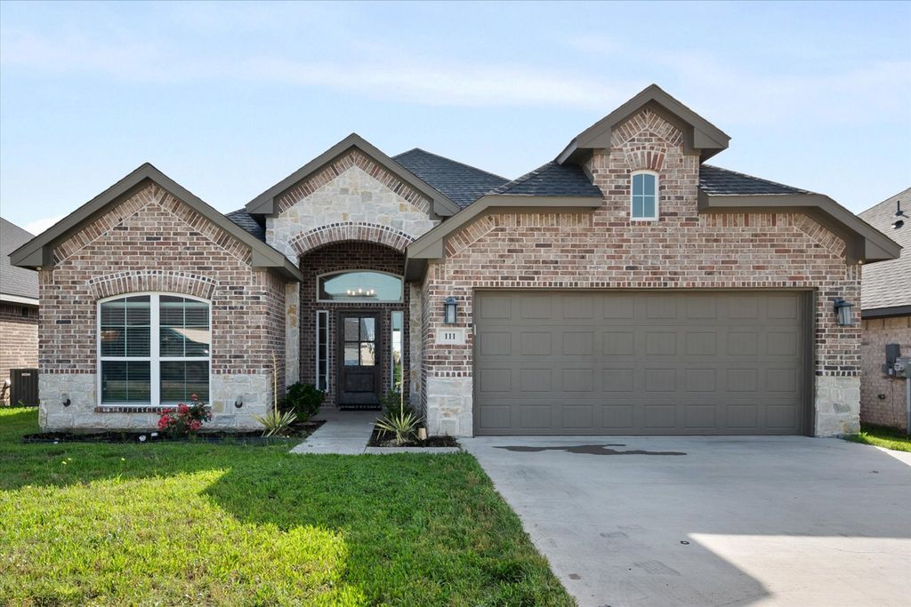 111 Ackers, Corsicana, TX 75110