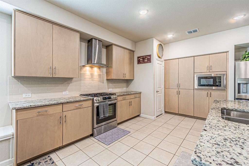 1104 Goldenrod Drive, Godley, TX 76044 — photo 2
