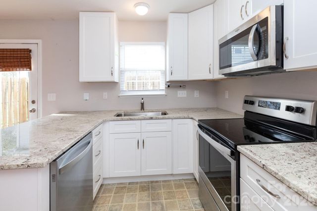 30 Chesire Way, Fletcher, NC 28732