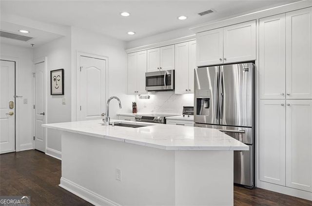 2828 PEACHTREE Road 1704, Atlanta, GA 30305