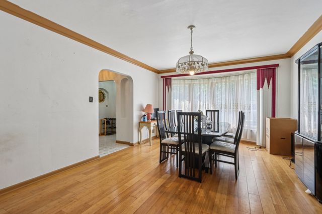 3340 W Glenlake Avenue, Chicago, IL 60659