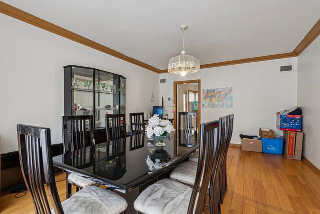 3340 W Glenlake Avenue, Chicago, IL 60659
