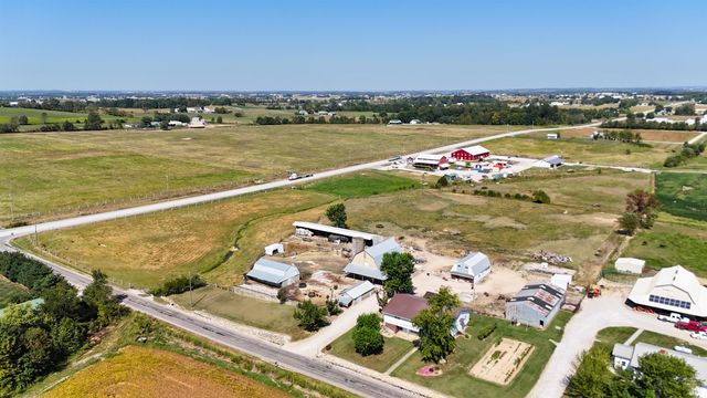 3154 N 900 E, Loogootee, IN 47558