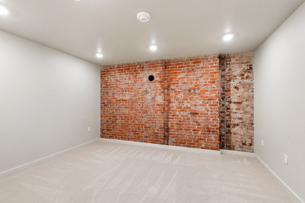 59 E Park Street, Butte, MT 59701 photo 25