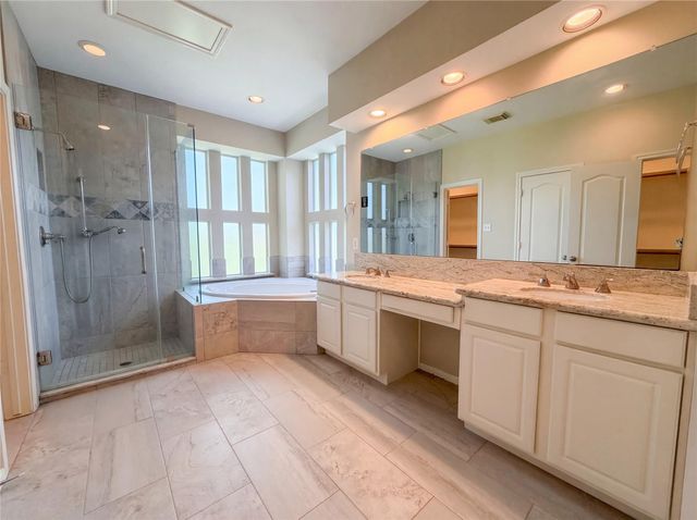 202 Wild Oak Run, Houston, TX 77094