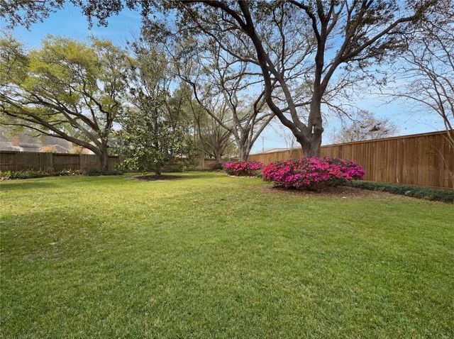 202 Wild Oak Run, Houston, TX 77094