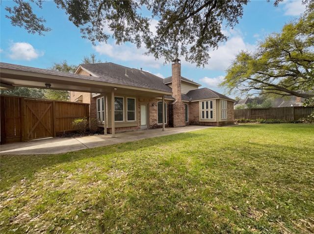 202 Wild Oak Run, Houston, TX 77094