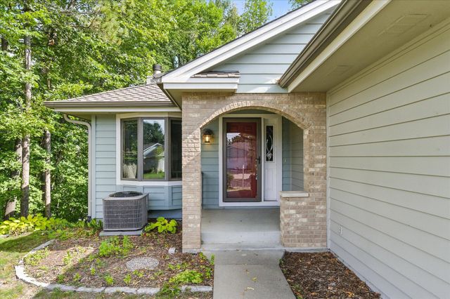 1778 Green Crest Drive, Victoria, MN 55386