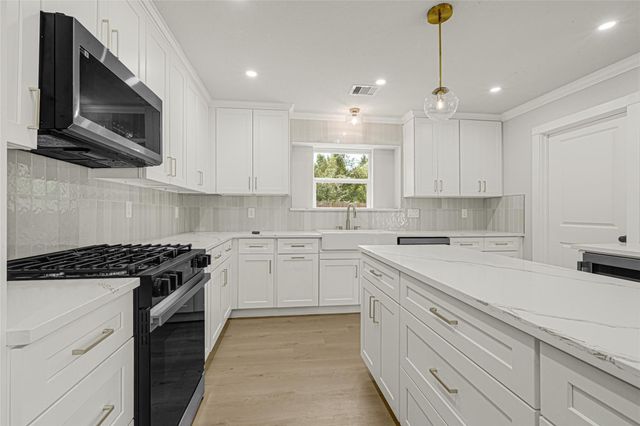 1602 Baker Drive, Tomball, TX 77375