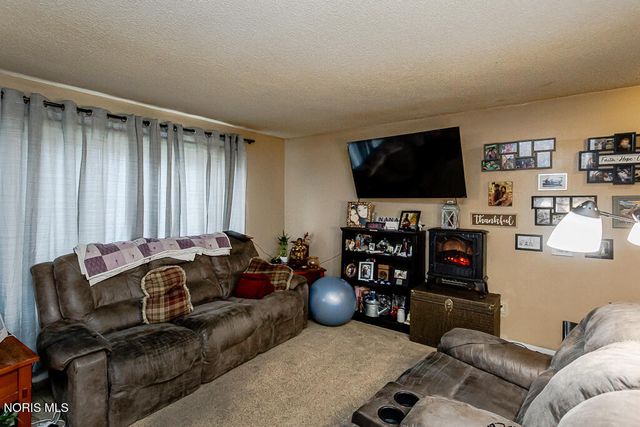 3692 Lakepointe Drive, Northwood, OH 43619