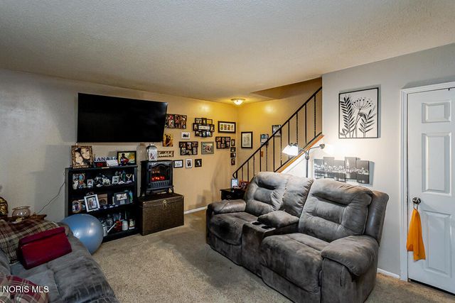 3692 Lakepointe Drive, Northwood, OH 43619