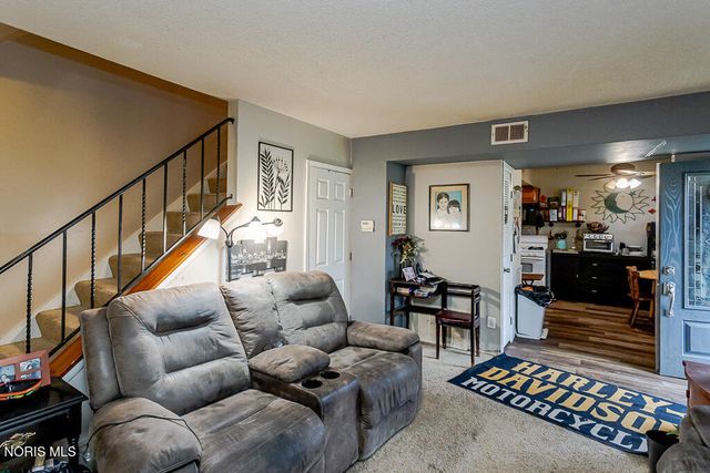 3692 Lakepointe Drive, Northwood, OH 43619