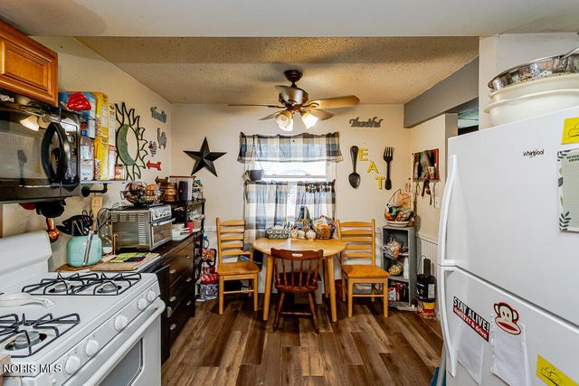 3692 Lakepointe Drive, Northwood, OH 43619