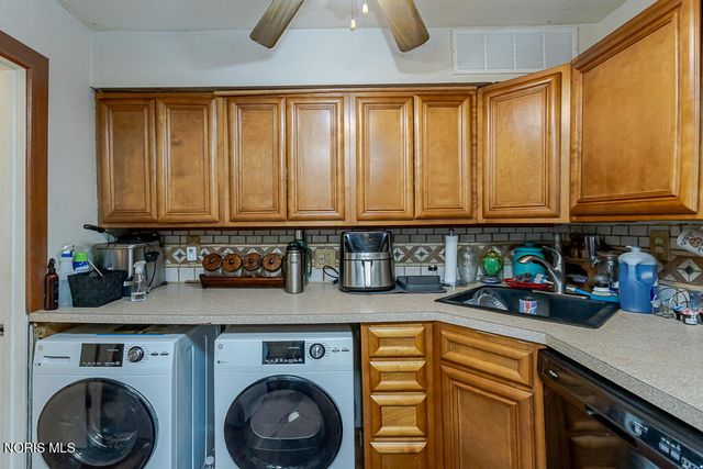 3692 Lakepointe Drive, Northwood, OH 43619