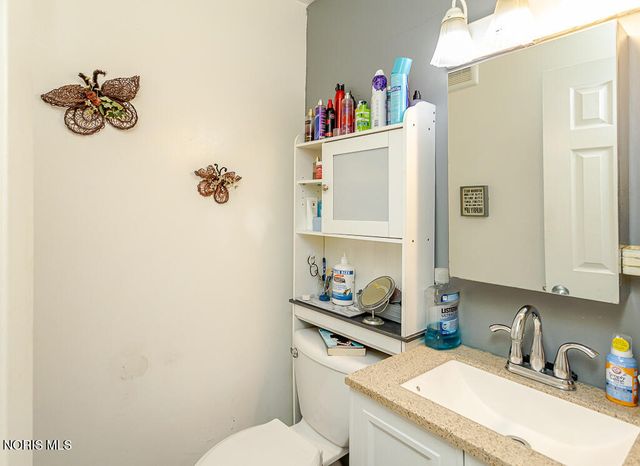 3692 Lakepointe Drive, Northwood, OH 43619