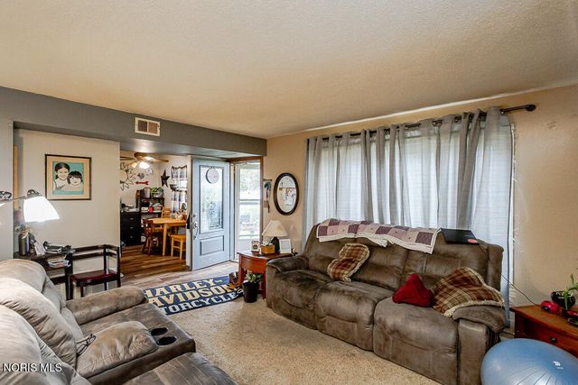 3692 Lakepointe Drive, Northwood, OH 43619