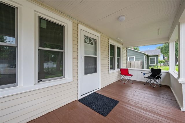 1006 S 4th Street, Aurora, IL 60505