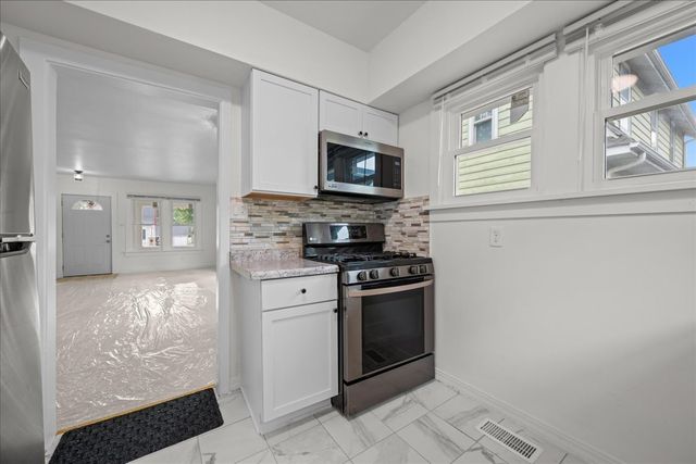 1006 S 4th Street, Aurora, IL 60505