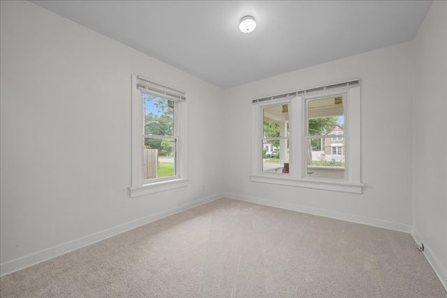 1006 S 4th Street, Aurora, IL 60505