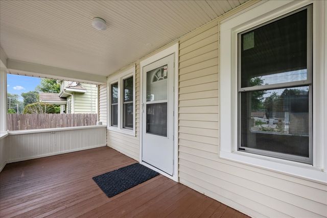1006 S 4th Street, Aurora, IL 60505