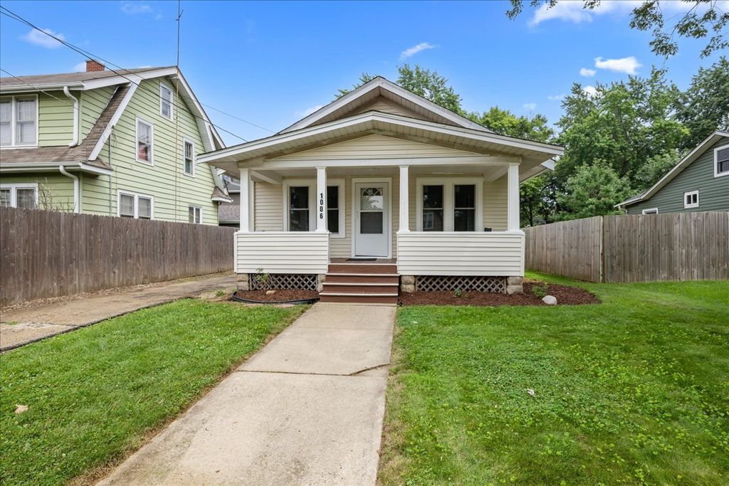 1006 S 4th Street, Aurora, IL 60505