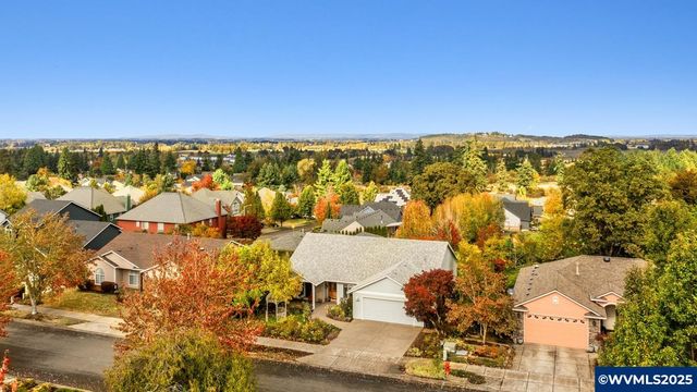 1409 Crestview Dr, Silverton, OR 97381