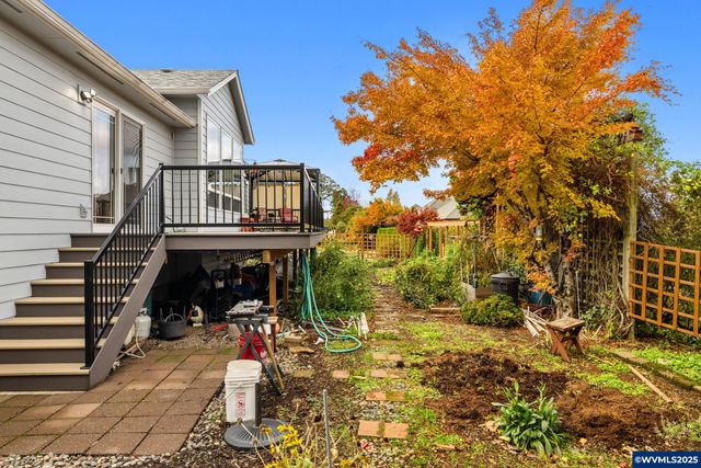 1409 Crestview Dr, Silverton, OR 97381