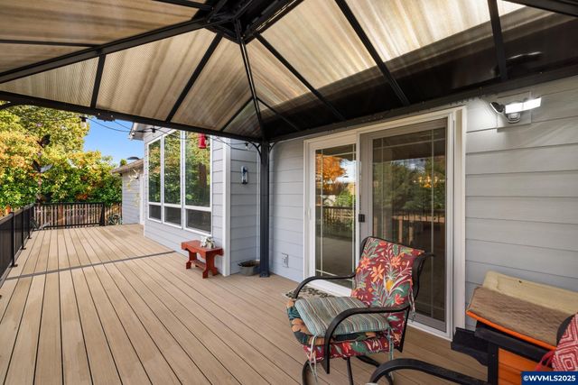 1409 Crestview Dr, Silverton, OR 97381