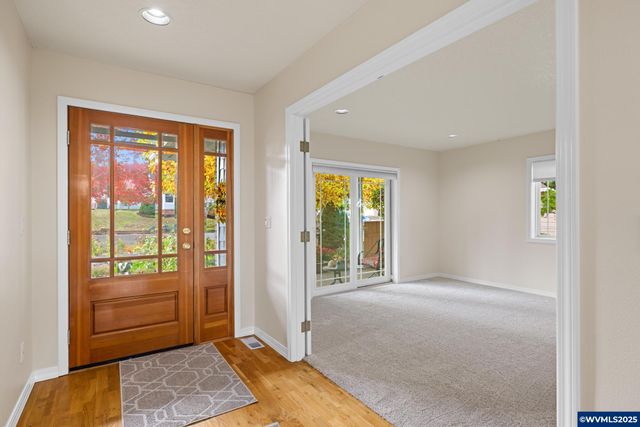 1409 Crestview Dr, Silverton, OR 97381