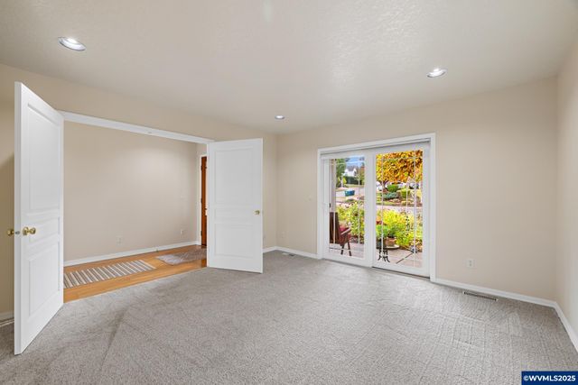 1409 Crestview Dr, Silverton, OR 97381