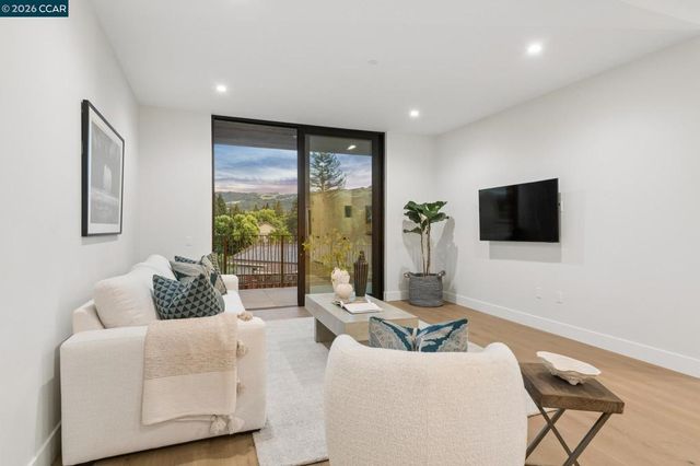 375 W El Pintado Rd 225, Danville, CA 94526