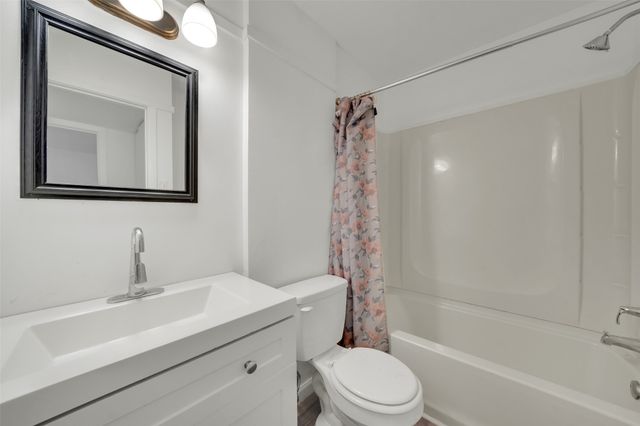 982 S Weatherred Drive C, Richardson, TX 75080