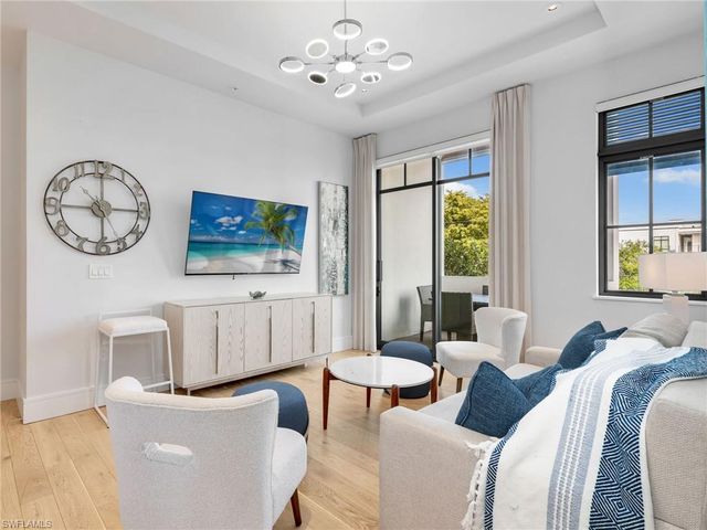 101 8th ST S # 201, Naples, FL 34102