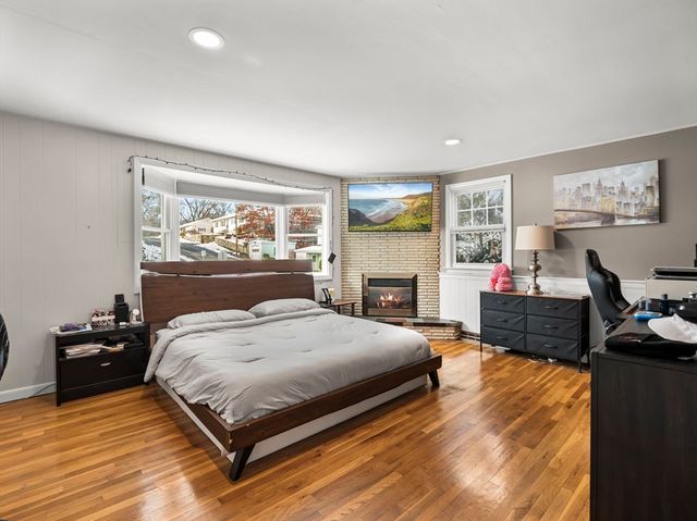 107 7th Ave, Lowell, MA 01854