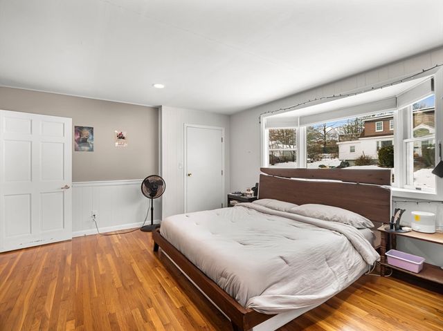 107 7th Ave, Lowell, MA 01854