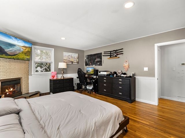 107 7th Ave, Lowell, MA 01854