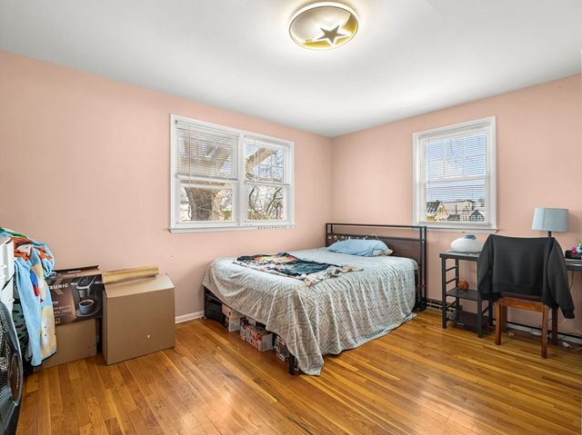 107 7th Ave, Lowell, MA 01854