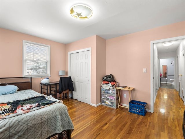 107 7th Ave, Lowell, MA 01854