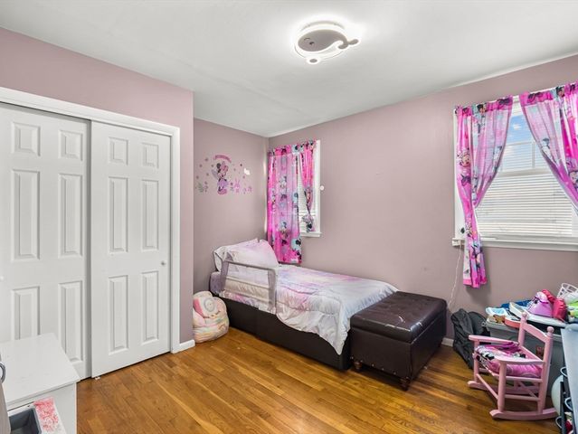 107 7th Ave, Lowell, MA 01854