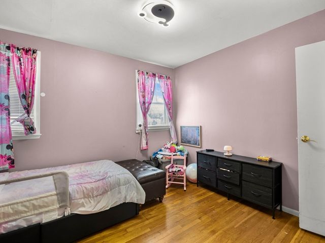 107 7th Ave, Lowell, MA 01854