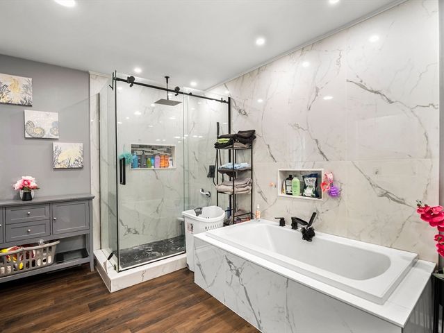 107 7th Ave, Lowell, MA 01854