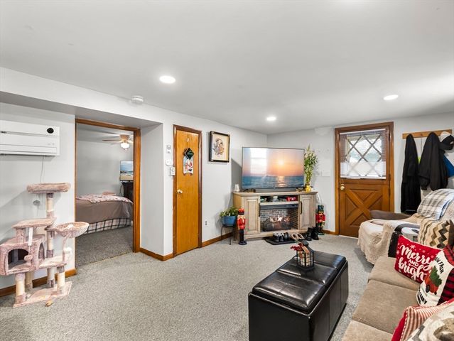 107 7th Ave, Lowell, MA 01854